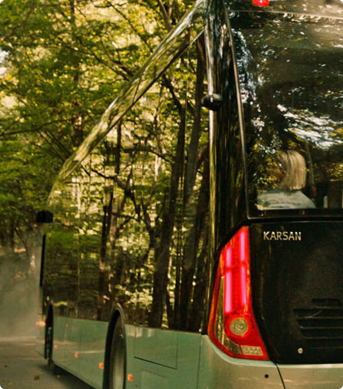 Bus elettrico autonomo ambientato